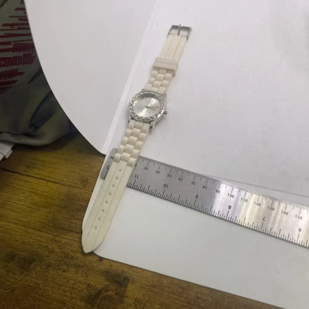 Womens White Rubber Fashion Quartz Watch New Battery